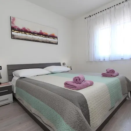 Mondelaco Daire *
